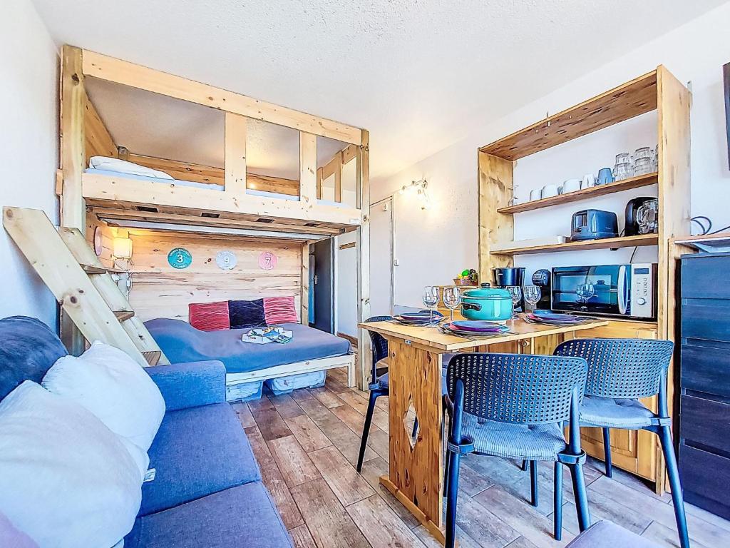 Studio Soyouz Vanguard-100 by Interhome - 2