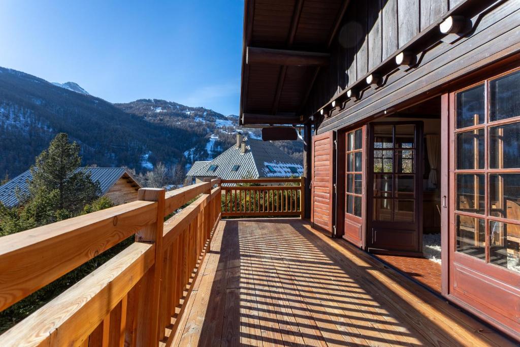 South-facing Chalet With Views - 1
