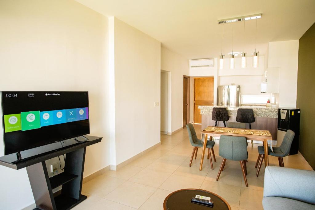 Cozy, elegant 2BR Via Montejo, steps to US Consulate - 5