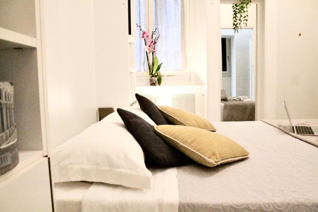 Cozy home among the liveliest street of Isola - 3