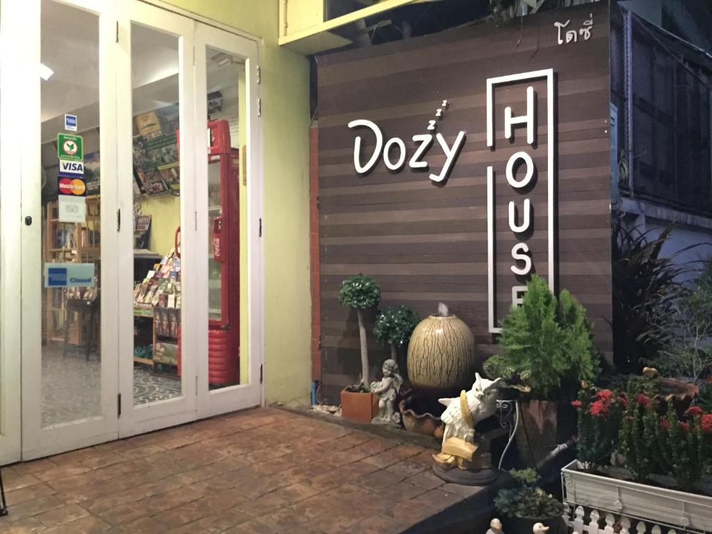 Dozy House photo