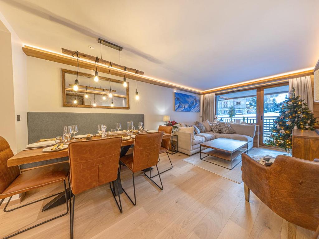 Appartement de Standing avec Piscine, Sauna et Hammam à Val-d'Isère - FR-1-694-426 - 1