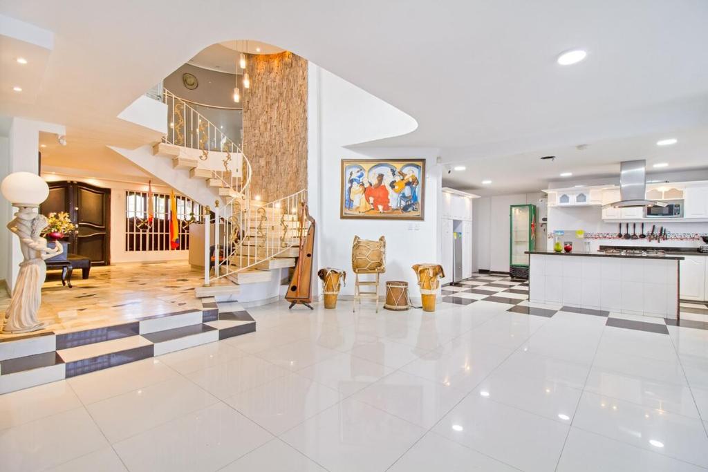 Beautiful House 3 minutes from Historic Downtown - 1