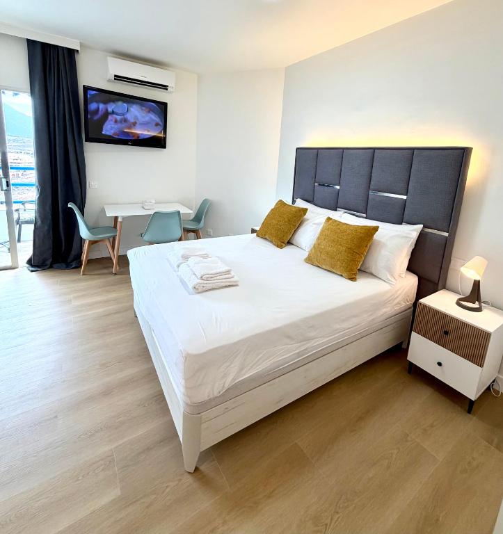 Ocean Mountain Suite - 3