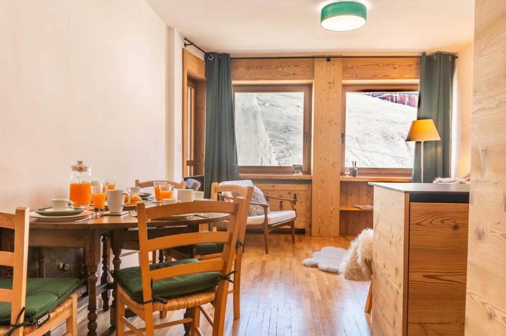 HelloCHALET TrackSide House - Ski-In Ski-Out Apartment on the Cretaz Slopes - 3