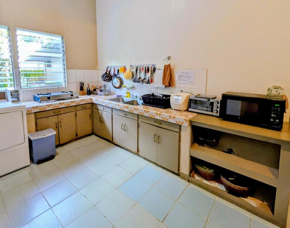 Kitchen, DW Motel in Koror Island