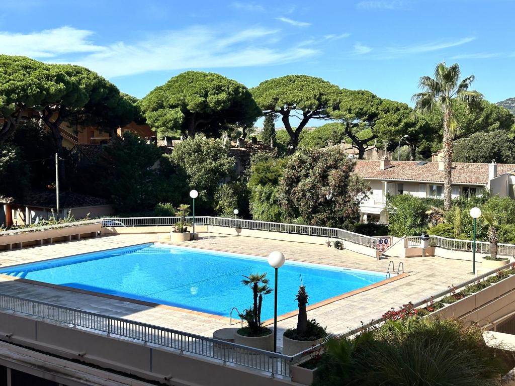 HYELAN - Appartement climatisé pour 6 personnes avec piscine sur le port d'Hyères - 1