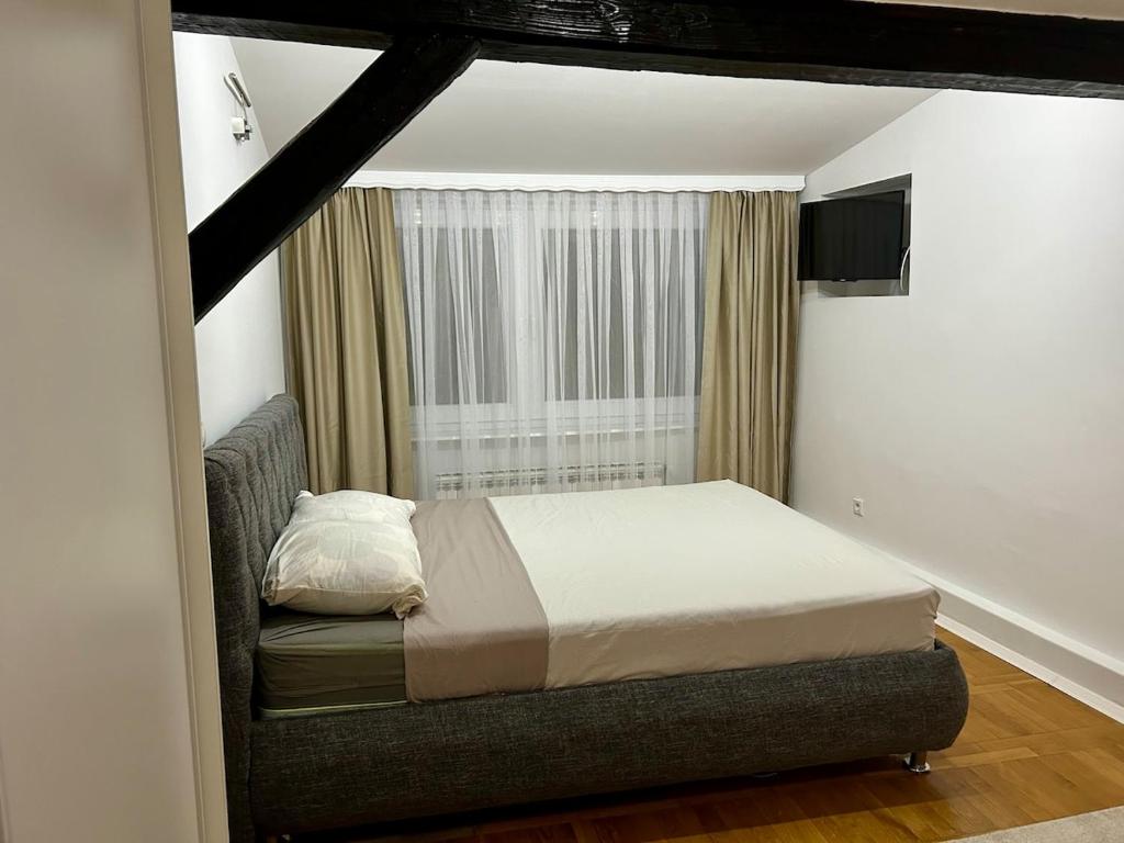 The warmth of a home with a fireplace in the very center of Sarajevo - 3