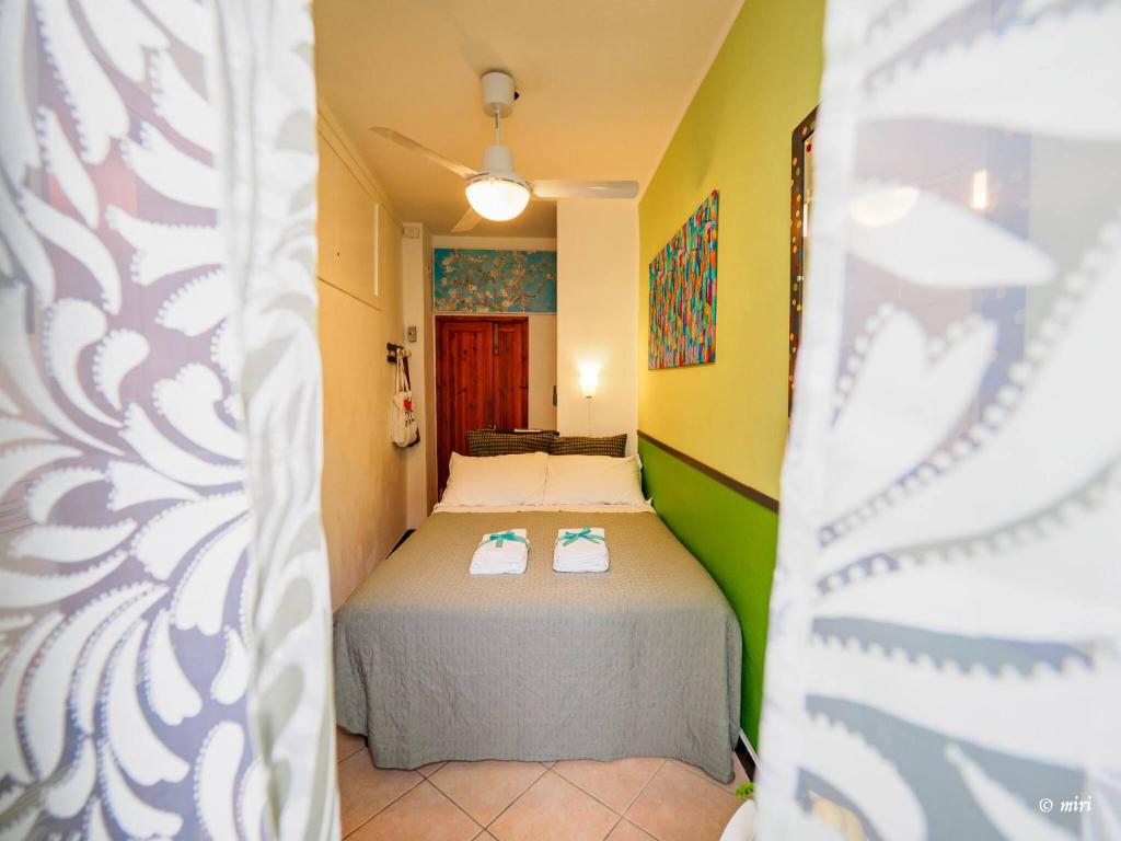 Carmelina Tiny Village Room - 2