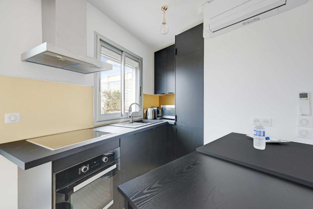 A C 2P apartment with terrace and view of Paris - 3