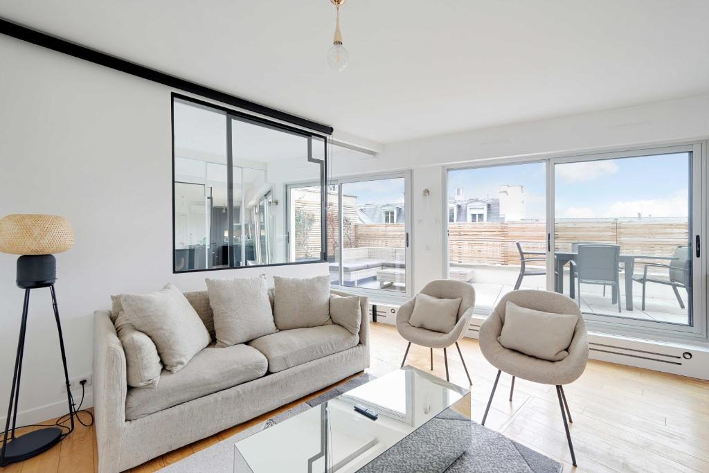 A C 2P apartment with terrace and view of Paris - 2