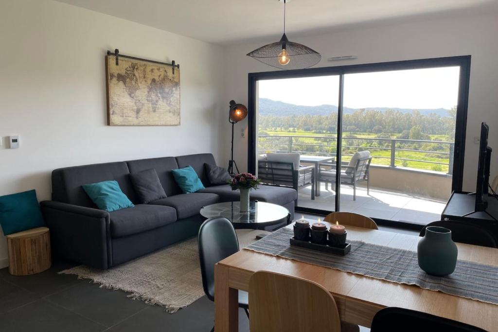 Two-bedroom flat with terrace near the harbour and town centre - 2