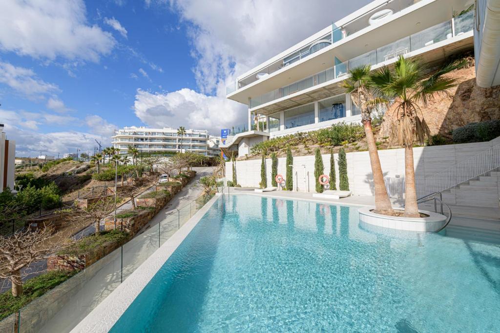 WintowinRentals Fuengirola Exclusive Sea View Apartment with Terrace, Pool and Parking - 1