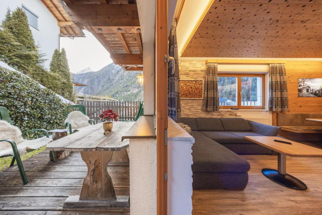 Haus Alpenkönig Exclusive Apartments near Stubai Glacier - 1