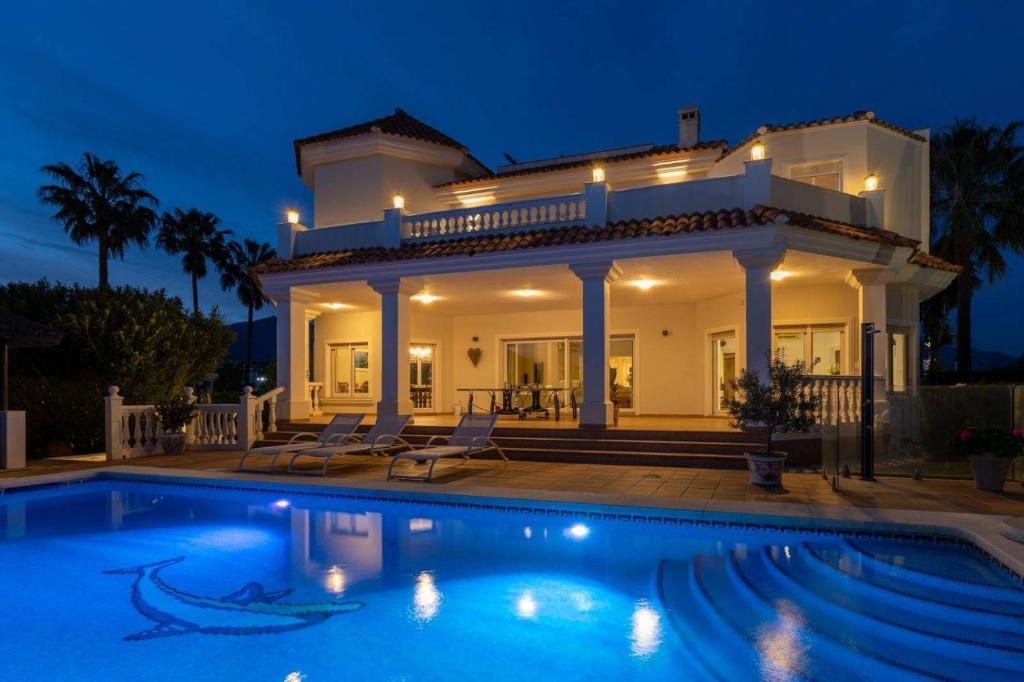 Pool - Sauna - Cinema - Hot Tub - Sleeps 10 - Pets - 1