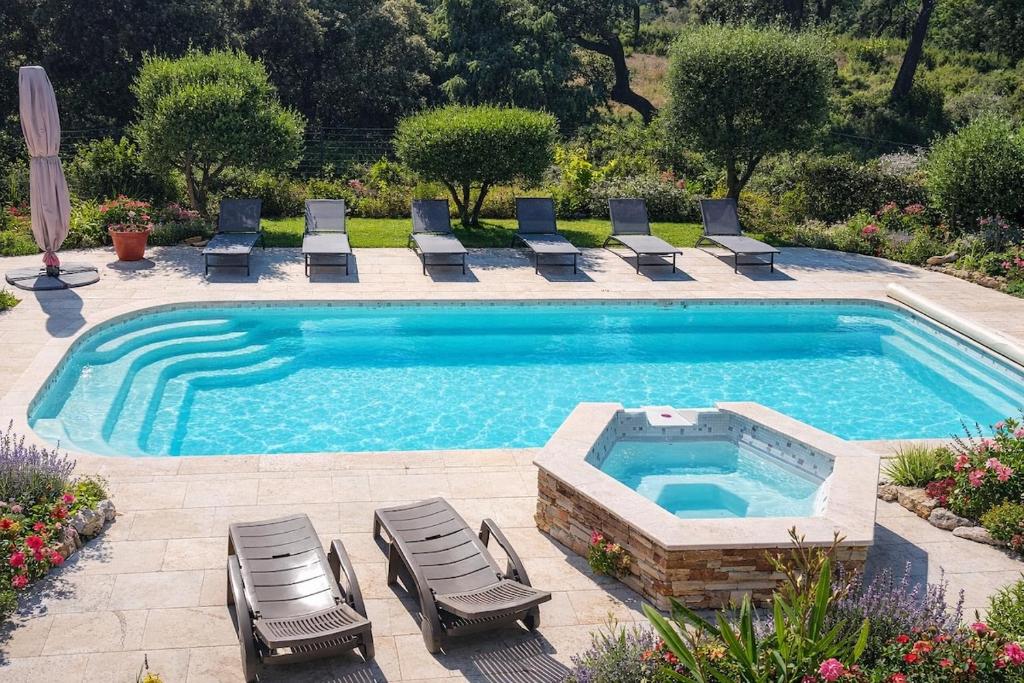Villa méditerranéenne avec piscine et jardin - 2