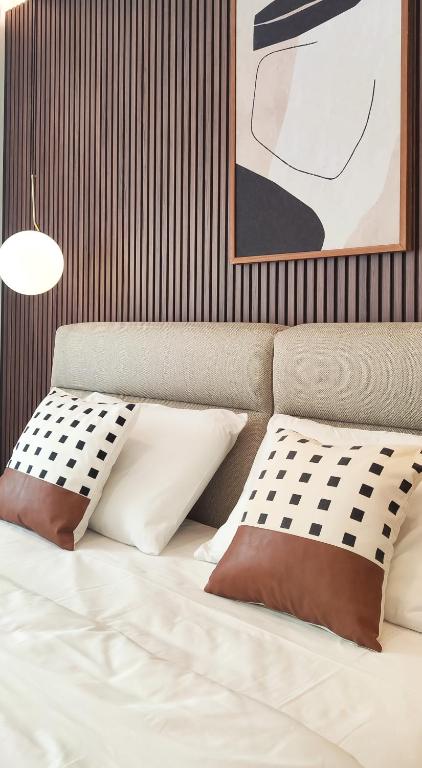 Stylish City Living Elegant One Bedroom Apartment - 1