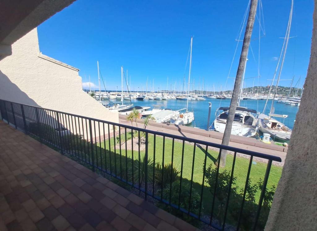 Brigantine112 - Appt 4 pers climatisé vue mer avec accès direct au port, proche de St Tropez et ses plages - 2