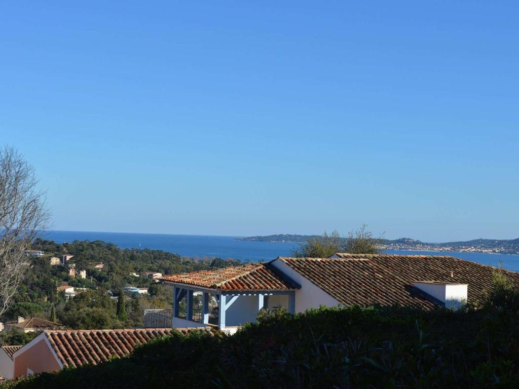 3 pièces avec terrasse, clim et parking à Grimaud - FR-1-226-390 - 1