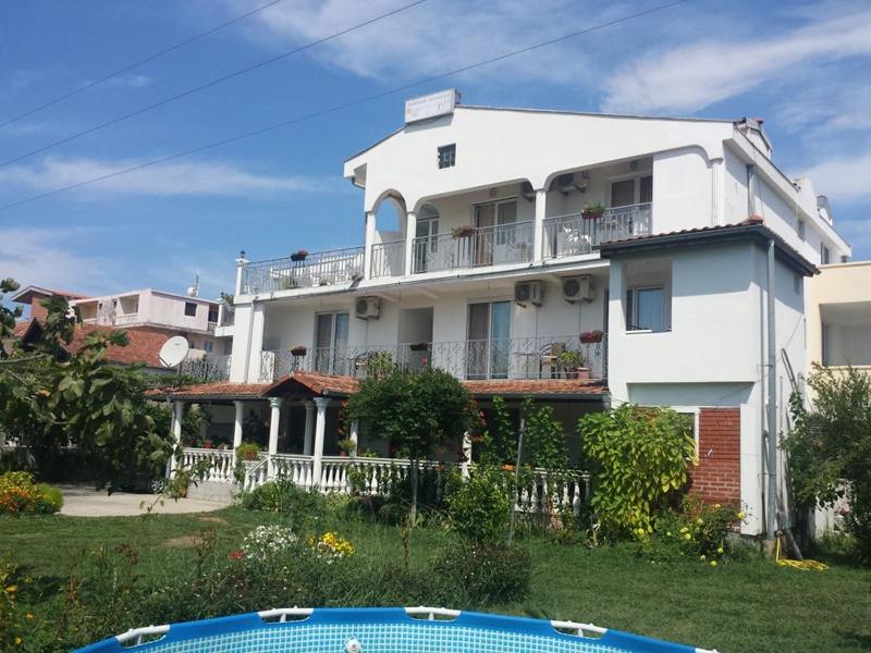 House Kraja - 1