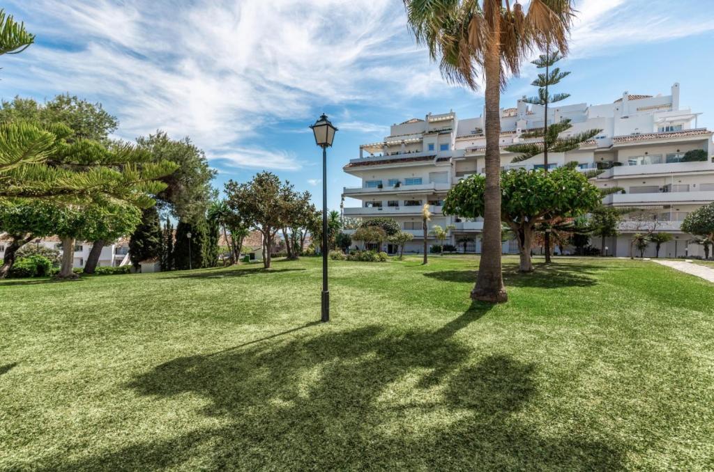 RG325 - Great 2 Bed Apt close to Puerto Banus - 2