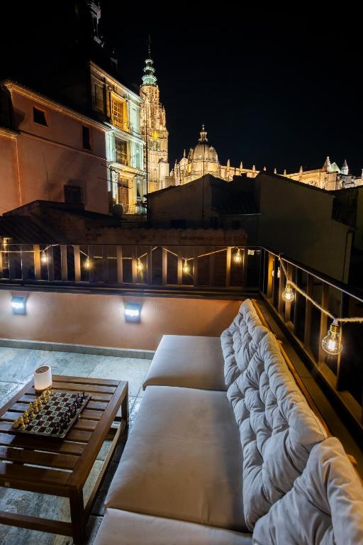 Downtown ChillOut Housing Cathedral Alcázar Views Toledo - 4