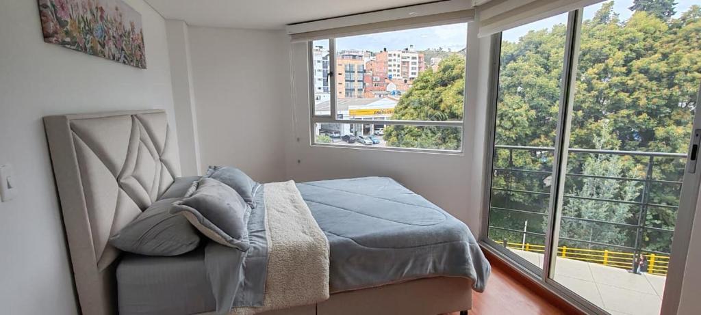 Apartamento en Las Quintas Cerca de Centros Comerciales, WiFi y Parqueadero - 1