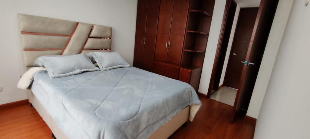 Apartamento en Las Quintas Cerca de Centros Comerciales, WiFi y Parqueadero - 4