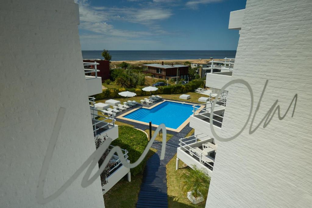 Hotel Las Olas Resort - 3