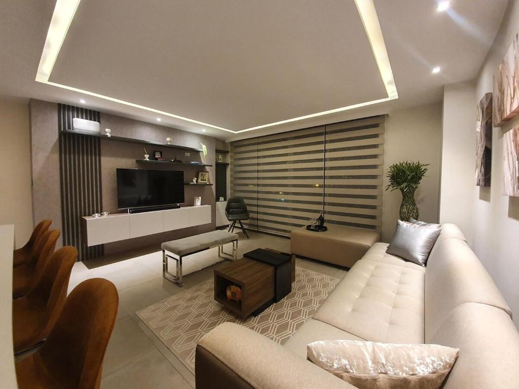 Modern and Cozy Suite - 5