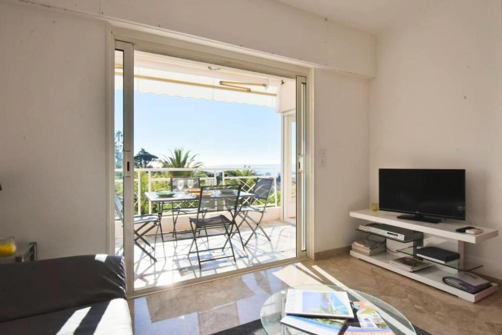 Résidence 2p Avec Terrasse, Vue Mer, Piscine Et Parking - 2P avec terrasse, vue mer, piscine et parking MAE-1723 - 2