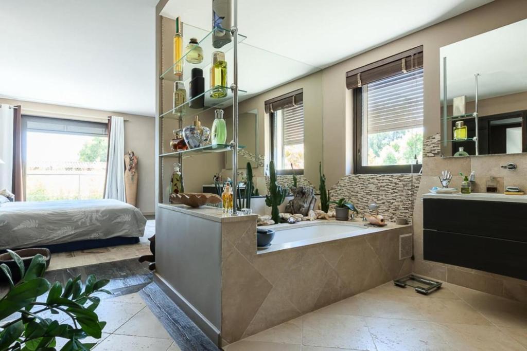 Résidence Villa En Domaine Privé Avec Piscine Chauffée - Villa en domaine privé avec piscine chauffée MAE-2023 - 3