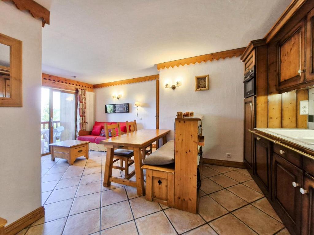 Résidence Roselend - Charmant appartement de 3 pièces situé dans une résidence au village du Chantel, proche des pistes et avec piscine. MAE-4441 - 2