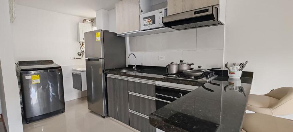 Apartamento en Las Quintas Cerca de Centros Comerciales, WiFi y Parqueadero - 3