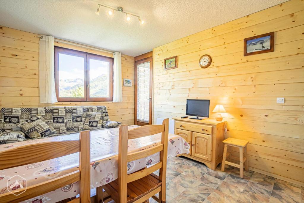 Résidence Corniche - En étage supérieur avec une belle vue dégagée sur les montagnes. MAE-4953 - 2