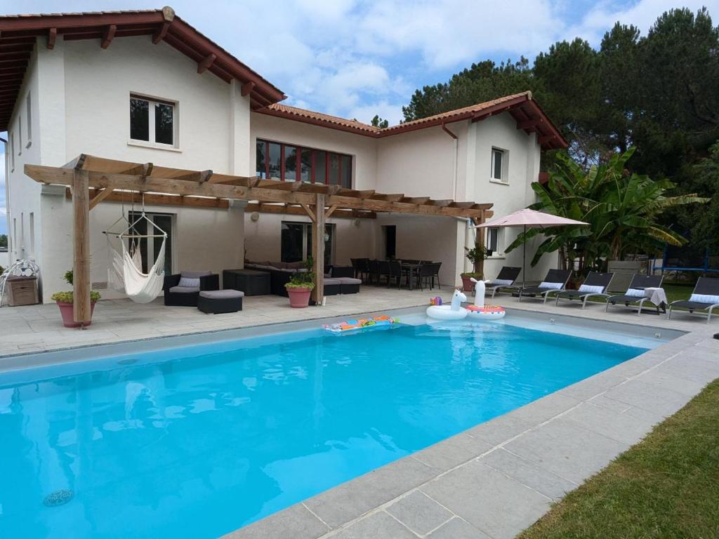 Superbe villa avec piscine chauffée et jardin à 10 min du centre, pour 12 personnes - FR-1-239-1150 - 2