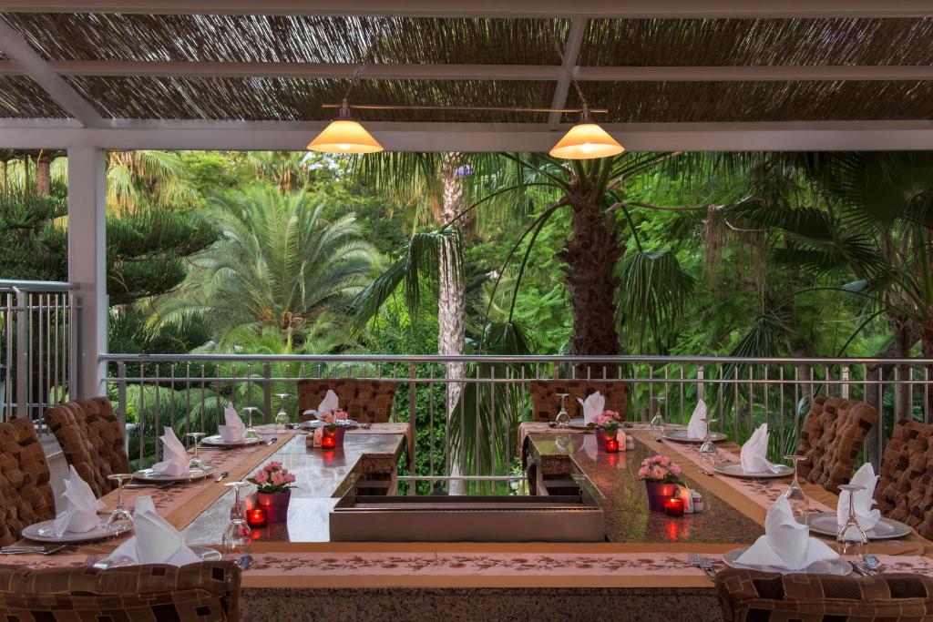 Botanik Hotel — Restauracje i bary in Okurcalar