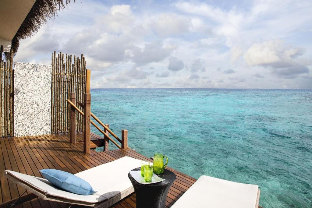 Atol Kaafu (6 dni) w Taj Coral Reef Resort & Spa,Maldives - Premium All Inclusive with Free Transfers z Warszawy