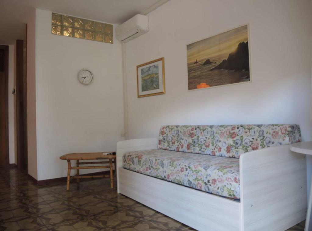Family apartment steps from Pluto Beach - 2
