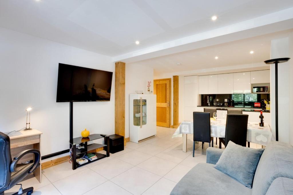 Grand Paradis B11 - Good location & parking - 2