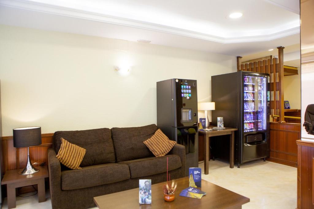 Shared lounge/TV area