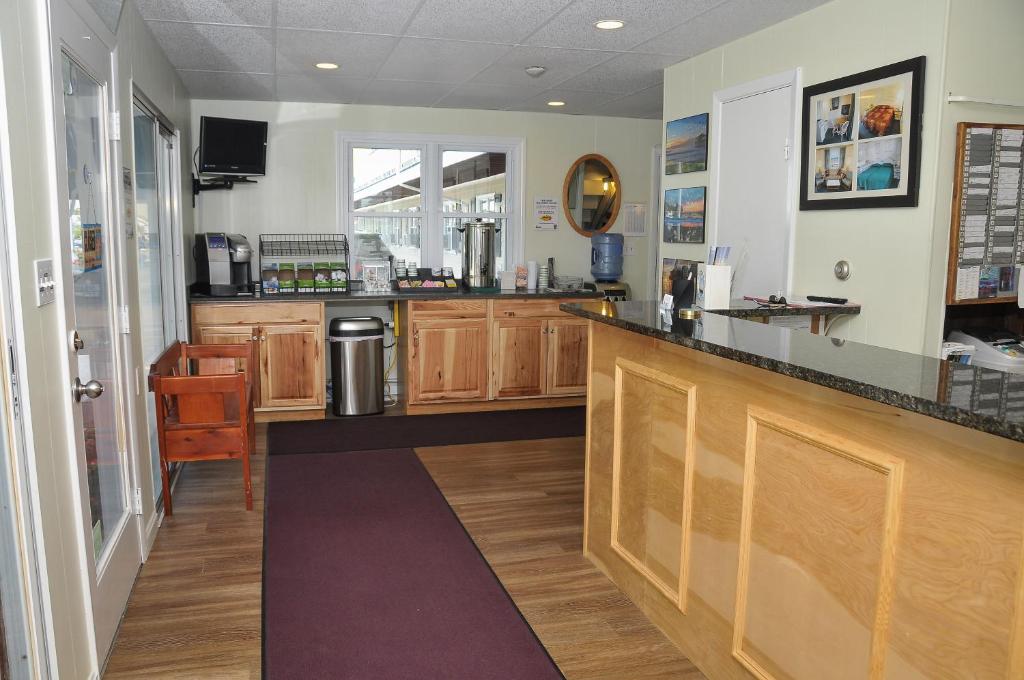 Friendship Oceanfront Suites photo