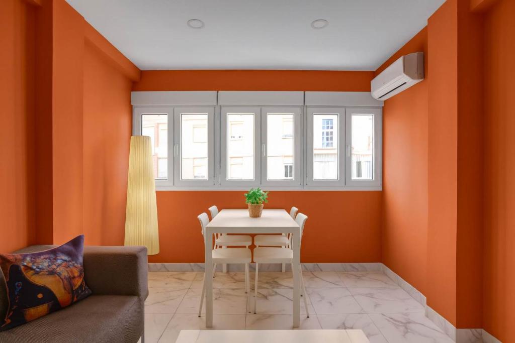 Terracota Bright Stay - Near Maria Zambrano Station - 4