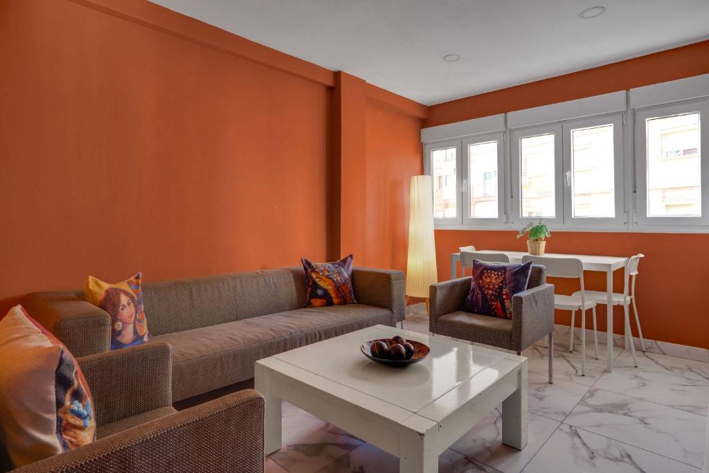 Terracota Bright Stay - Near Maria Zambrano Station - 3