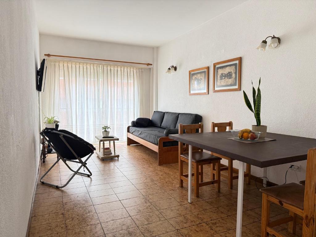 Depto de 3 ambientes a una cuadra del Casino - 2