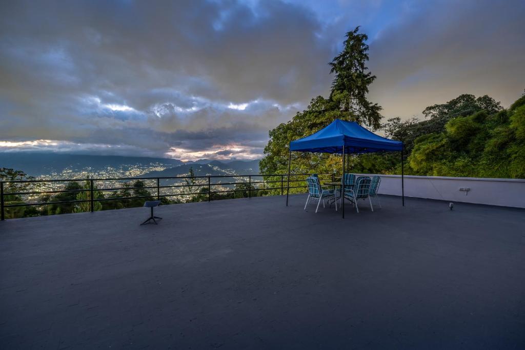Poblado Mansion With Hot Tub & A/C Sleeps 9 - 4