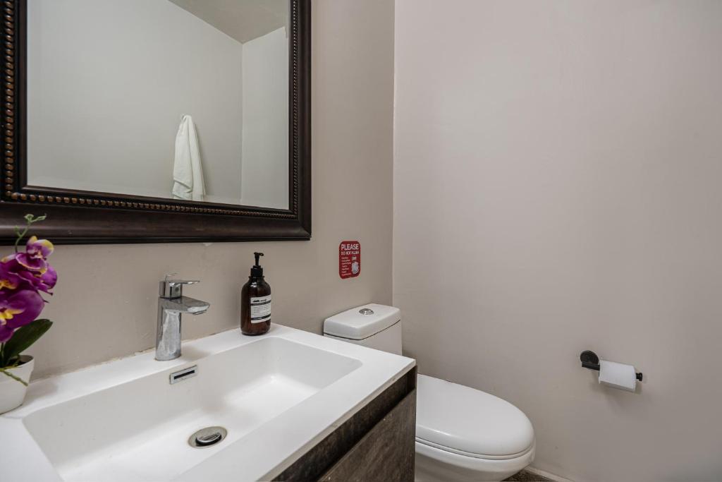 Poblado Mansion With Hot Tub & A/C Sleeps 9 - 2