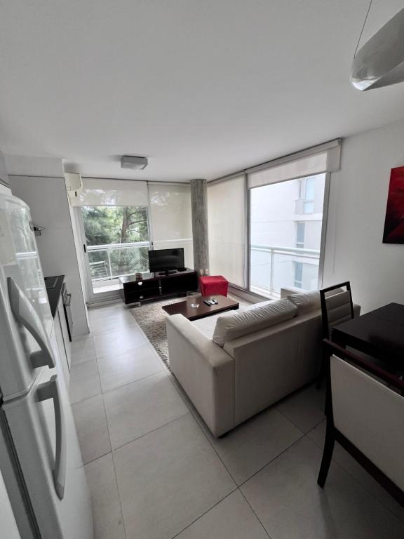 Apartamento moderno frente a la Rambla con balcón, piscina y garaje - 4