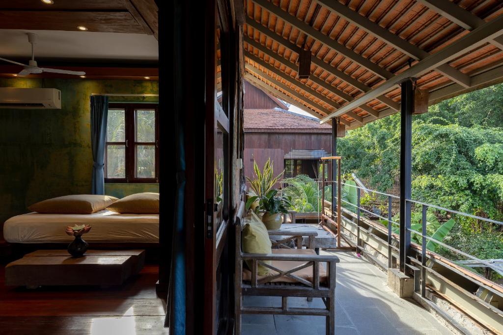 Balcony/terrace, Maisons Wat Kor in Battambang