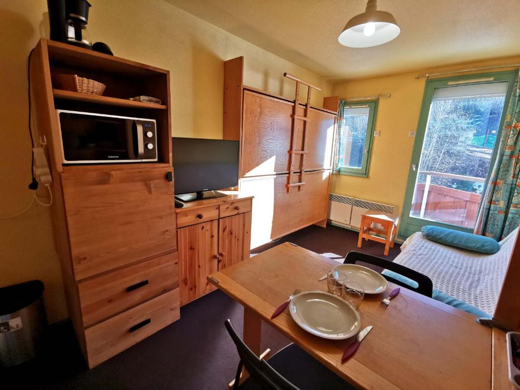 Studio au pied des pistes avec balcon et TV - 1